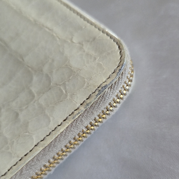 Miu Miu Cream Croc-Embossed Wallet - Picture 5 of 16